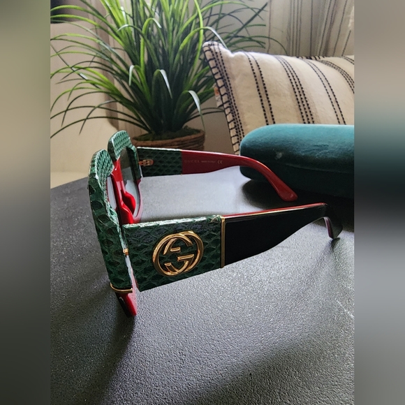 Gucci square custom-made snakeskin sunglasses - Picture 2 of 4